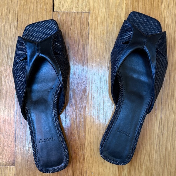 Brand New Theory Black Textured Sandals - Picture 1 of 3